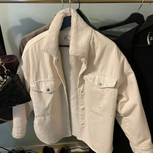 Jacka från ginatricot  - Nypris 900kr🥰 säljer för 300kr + frakt 99kr spårbart 🥰