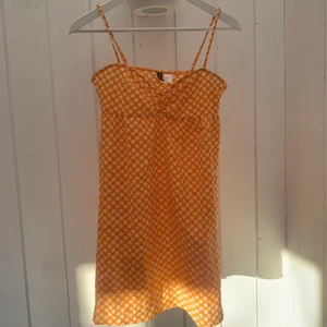 Klänning - Orange sommarklänning i stl 36. Köparen står för frakten🧡