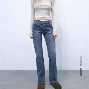 Superfina jeans från zara i modellen straight mid Rise som tyvärr är för små för mig💕 säljer för 200 + frakt 