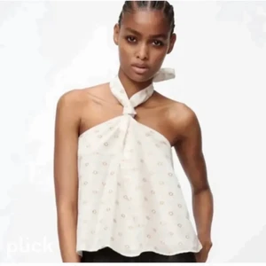 zara topp - säljer min vita zara topp för att den inte kommer till användning. Storlek M men passar alla från xs-l (Lånad bild) skriv för fler