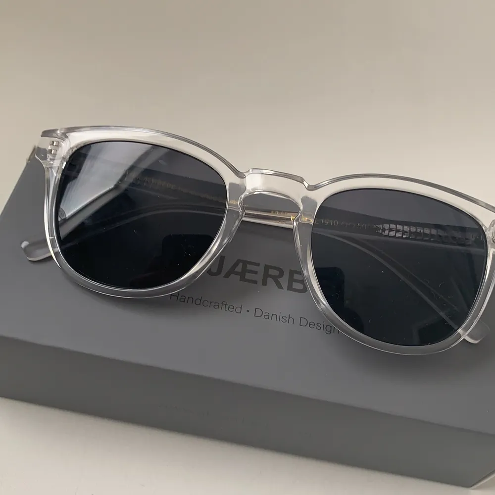 Säljer helt nya trendiga solglasögon inför sommarn från A.KJÆRBEDE skitsnygg modell! . Accessoarer.