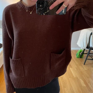 Brun stickad tröja  - Jättefin brun stickad tröja från Carin Wester. Storlek M. Oanvänd!