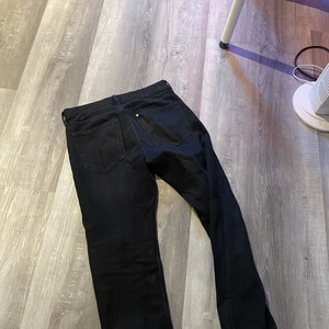 Jeans  - Svarta baggy jeans skick 10/10 Storlek 30/32 kan frakta, 