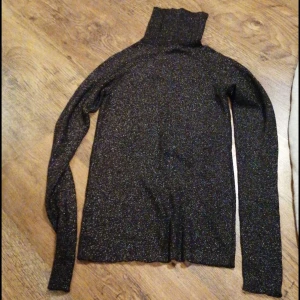 Klitrande tröja  - Jätte fin 