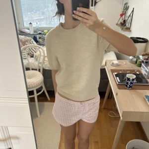 Stickad tröja  - Jätte fin stickad tröja från HM! Passar till allt och är hur skön som helst!