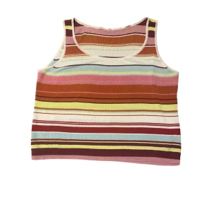 Sött linne - Jättegulligt linne, lite slitage på baksida krage, annars jättefin❣️