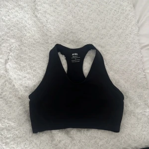 AYBL Sport Bh - Oanvänd sport-Bh,   Går ner på magen, så perfekt och bara den utan linne osv