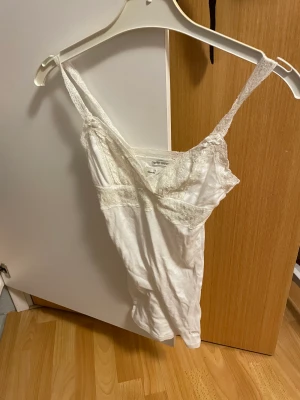 Linne från Abercrombie and Fitch  - Linne från Abercrombie and Fitch. Köpt på Plick. Aldrig använt av mig. Storlek XS.💛