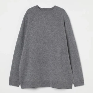 Grå tröja  - Fin-stickad ull tröja från h&m. Strl XS men passar S/M💛 nypris 999kr