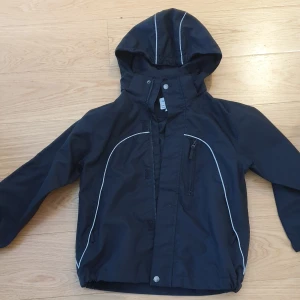 Vindjacka - Srl.134, Svart, namnad, gott skick