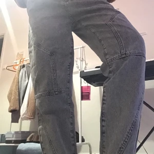 helt nya jeans  - frakt: 64kr (164kr totalt) skriv privat för fler bilder!