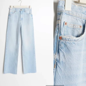 Jeans  - Superfina ljusblåa jeans från Gina! Jag är 175 och de går över skorna på mig:) De är endast använda ett fåtal gånger! 