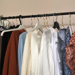 20kr - ❗️❗️ALLT FÖR 20kr!!‼️❗️❗️ Håller på att rensa ut massa kläder, säljer alla för 20 kr styck eller så slängs dom. Kolla följande inlägg: