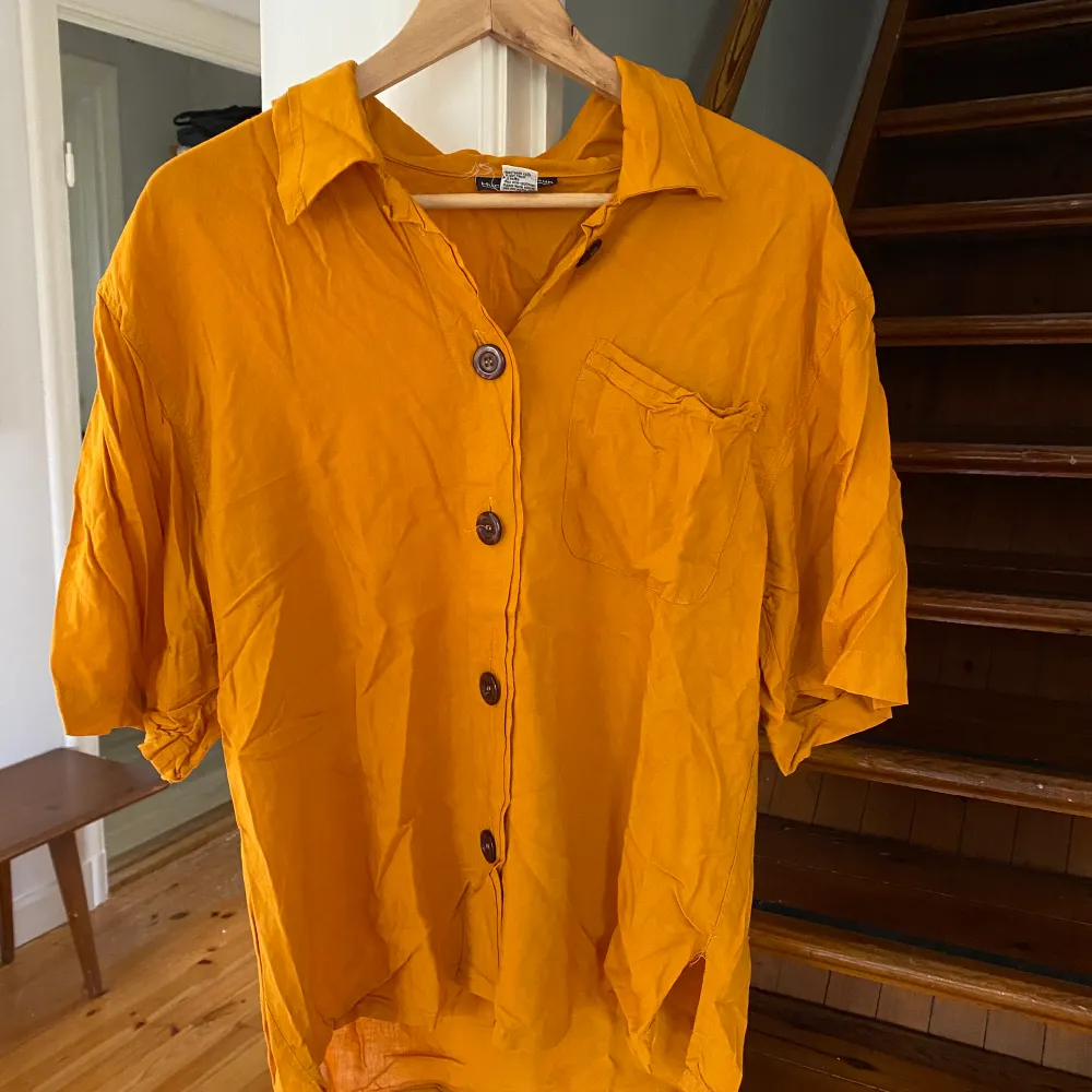 Höstig orange skjorta, vintagr. Skjortor.