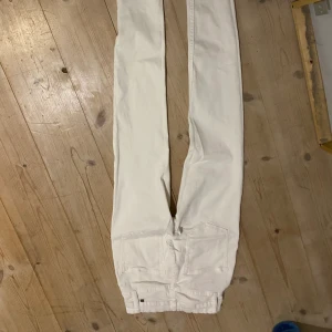 White snake jeans  - These jeans are about a year old and unworn:) ♥️