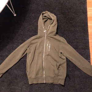 Sail racing zip hoodie  - Sail racing zip hoodie i storlek M. Skick 7/10. Fråga för fler bilder. 