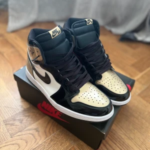 Jordan 1 gold toe high - helt nya. kan gå ner i pris vid snabbaffär.