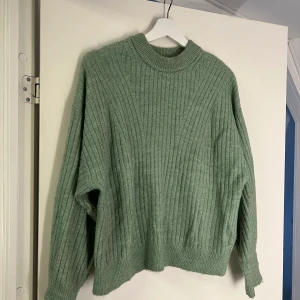 Ljusgrön stickad - Jättefin ljusgrön stickad tröja. 🧚🏼‍♀️