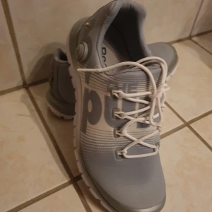 Reebok pump - Storlek 37,5 Nya fel i storlek då jag fått inlägg till mina skor.