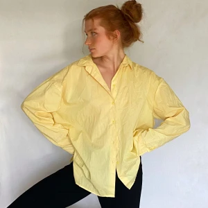 Skjorta - Gul skjorta från Gina i storlek L 