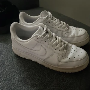 Nike af1 - Dom är i helt okej skick  Skickas nytvättade 43