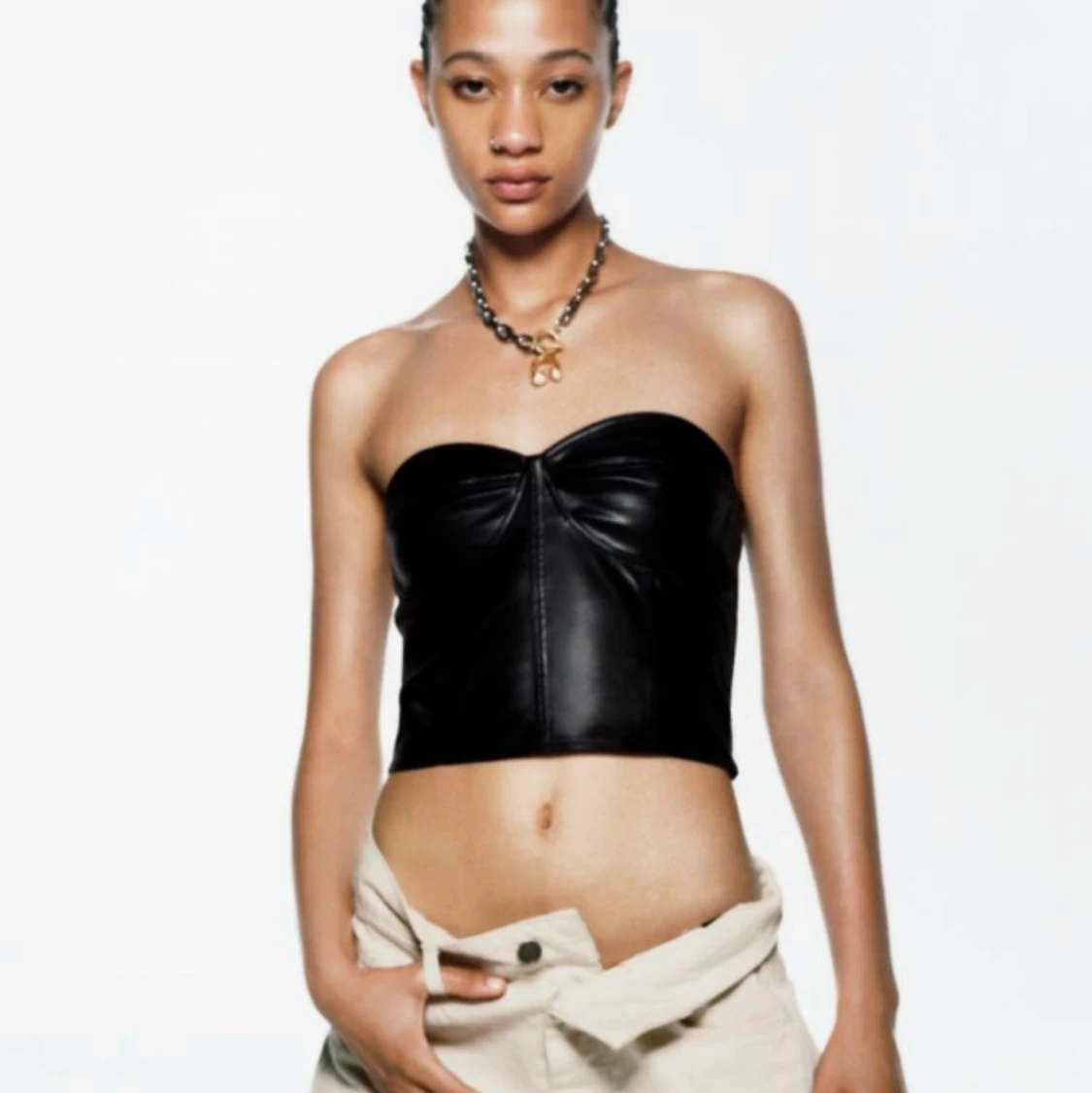 Korsett i skinnimitation