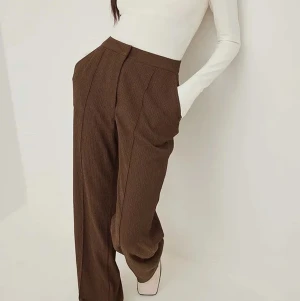 Bruna kostymbyxor - Säljer då dem är för stora för mig, storlek 36! Nyskick, Säljer för 200 + frakt