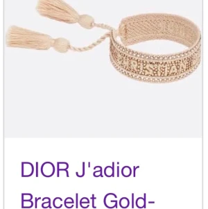 Christian dior - Ett jättefint Christian dior armband ❤️ har inte något kvitto eller så men skriv för fler bilder. Den är mer lik den på andra bilden asså inte den blåa ❤️