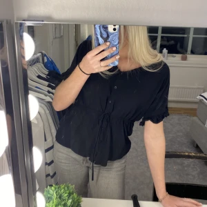 Fin topp! - Super söt topp! Säljer då den är lite för stor för mig tyvärr :(