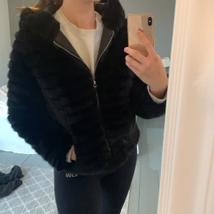 Pälsjacka från Miinto - Nyskick pälsjacka från miinto strlk S