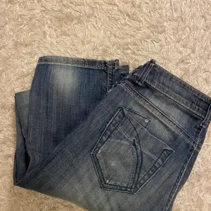 Intressekoll på dessa snygga jeans!💗 gillar de mkt och säljer endast vid bra bud, de är i fint skick 