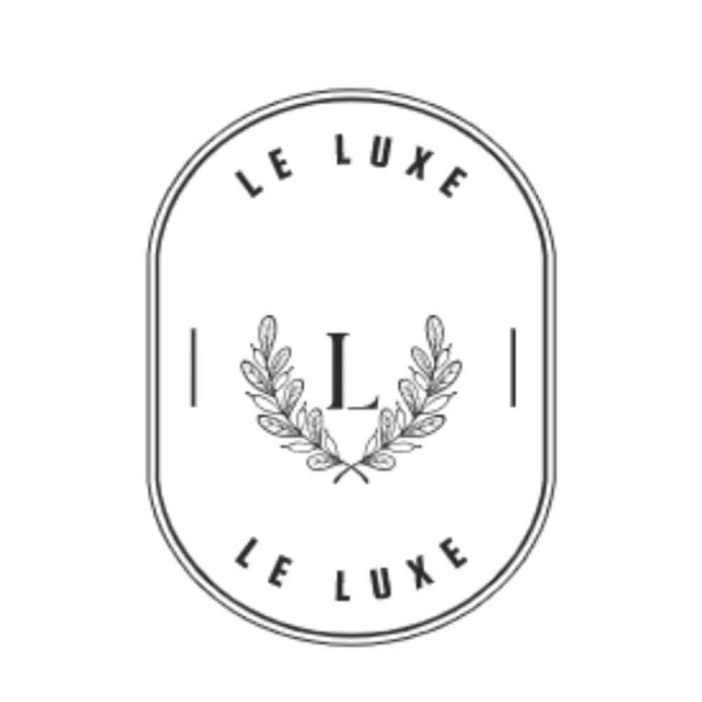 Le Luxe UF, Säljer återanvändbara bommulspads i frotté samt necessärer i frotte 75kr för 5-pack pads 150kr för 1 necessär . Väskor.