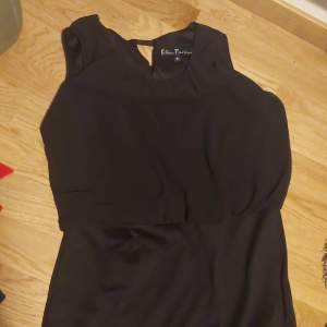 Fin svart klänning från Ellen Parker stl S. Använts ett fåtal gånger och är i bra skick