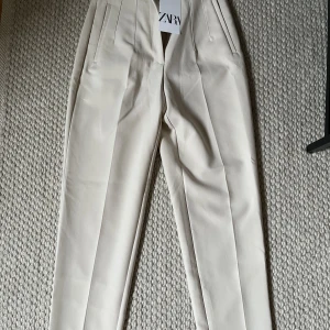 Kostymbyxor Zara - Hög midja, kortare vid ankeln storlek S. (Oanvända prislapp kvar)