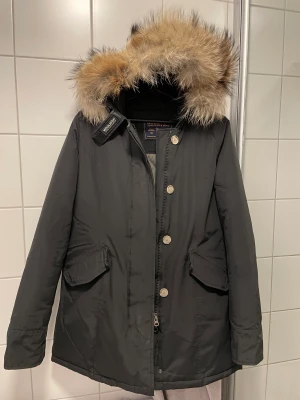 Whoolrich Parka Coat  - Använt, men gott skick. Storlek S men mellan XS-S.   Pris går att diskutera 😊