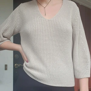Beige vintertröja - Jättefin lite varmare tröja med 3/4 ärmar