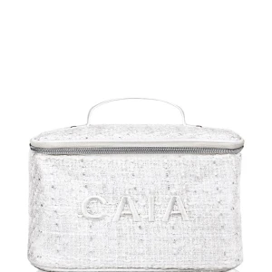 Caia necessär - Säljer denna necessär från Caia julkalender 2022.  Den är stor och får plats med allt kommer sälja då den inte kommer komma till användning!🤎  Kan även skicka egna bilder om det är så