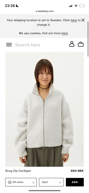 Weekday stickad - Säljer denna superfina stickade tröja med dragkedja från weekday! En vit/ljusgrå färg, fint skick. Köparen står för frakten ❣️ordinarie pris 600kr