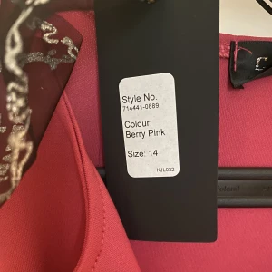 Klänning från nelly  - Aldrig använd 