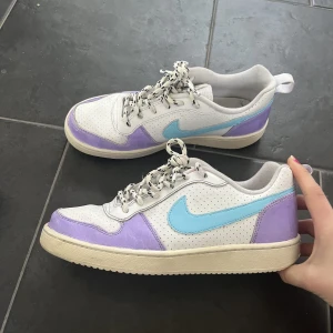 Nike skor - Målade nike skor i storlek 38. Bra skick. 100+ frakt