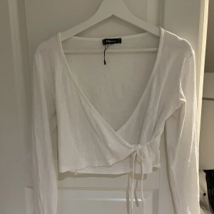 Croppad tröja från New Yorker! - Vit, croppad tröja från new yorker!