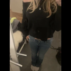Lågmidjade jeans - Super snygga lågmidjade jeans från crocker som inte kommer till andvändning😍😍👌🏼👌🏼 jag är 160cm men man skulle även kunna va lite kortare och längre!! inga defekter. kan posta och mötas upp i sthlm! köpte för 800kr på plick!❤️