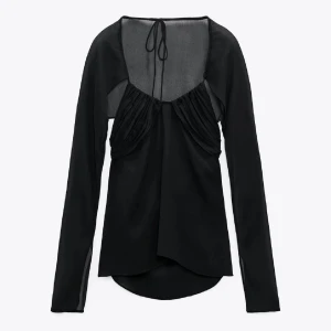 SÖKER Zara topp  - Söker denna topp från Zara i storlek s eller m! 