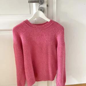 Fin rosa stickad tröja. Storlek S/M. Använd få gånger!🤍