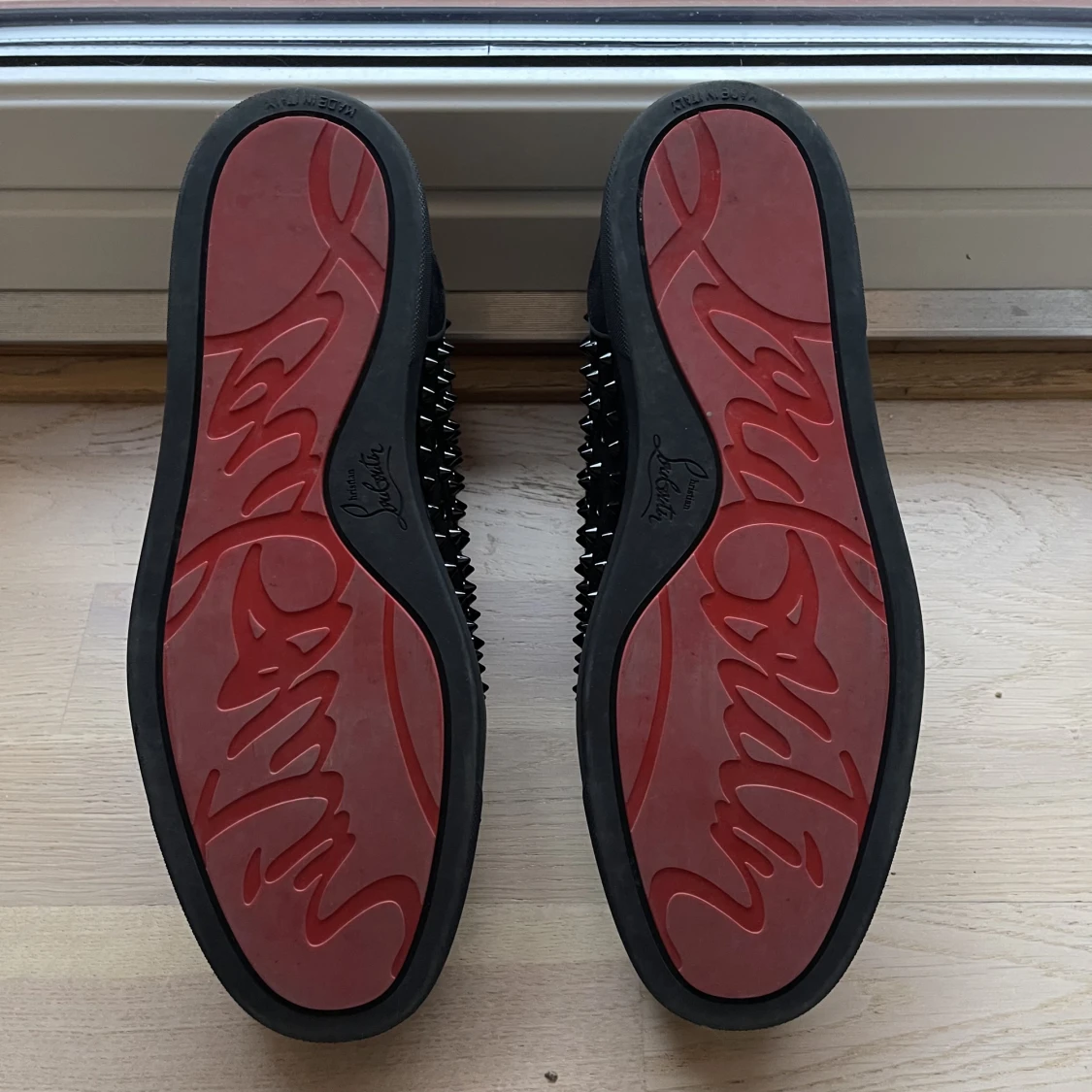 Christian Louboutin high top Louis sneakers svarta med nitar - 90