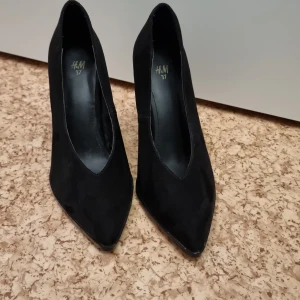 Stiletto skor - Skor köpta från hm i storlek 37  Använd ett par gånger. 