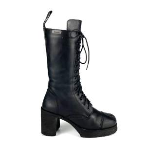 Vintage 90s 00s Y2K STRANGE real leather blunt square toe chunky block heel mid calf lace up combat boots in black. Signs of wear are present. Label: 37, fit between 37 - 37,5. Ask for full description. No returns.