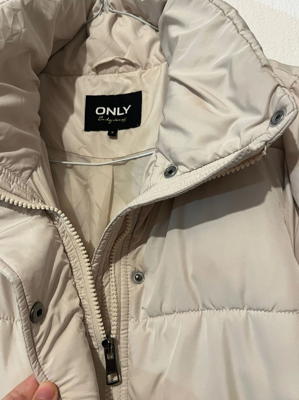 Beige Only vinterjacka - Only | Plick Second Hand