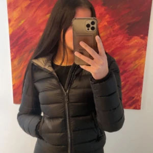 Colmar jacka - Jacka i bra skick, använd fåtal gånger i storlek 32  Pris: 1000 Äkta 