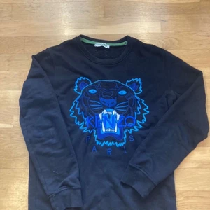 Kenzo sweatshirt  - Är i bra skick pris kan diskuteras.